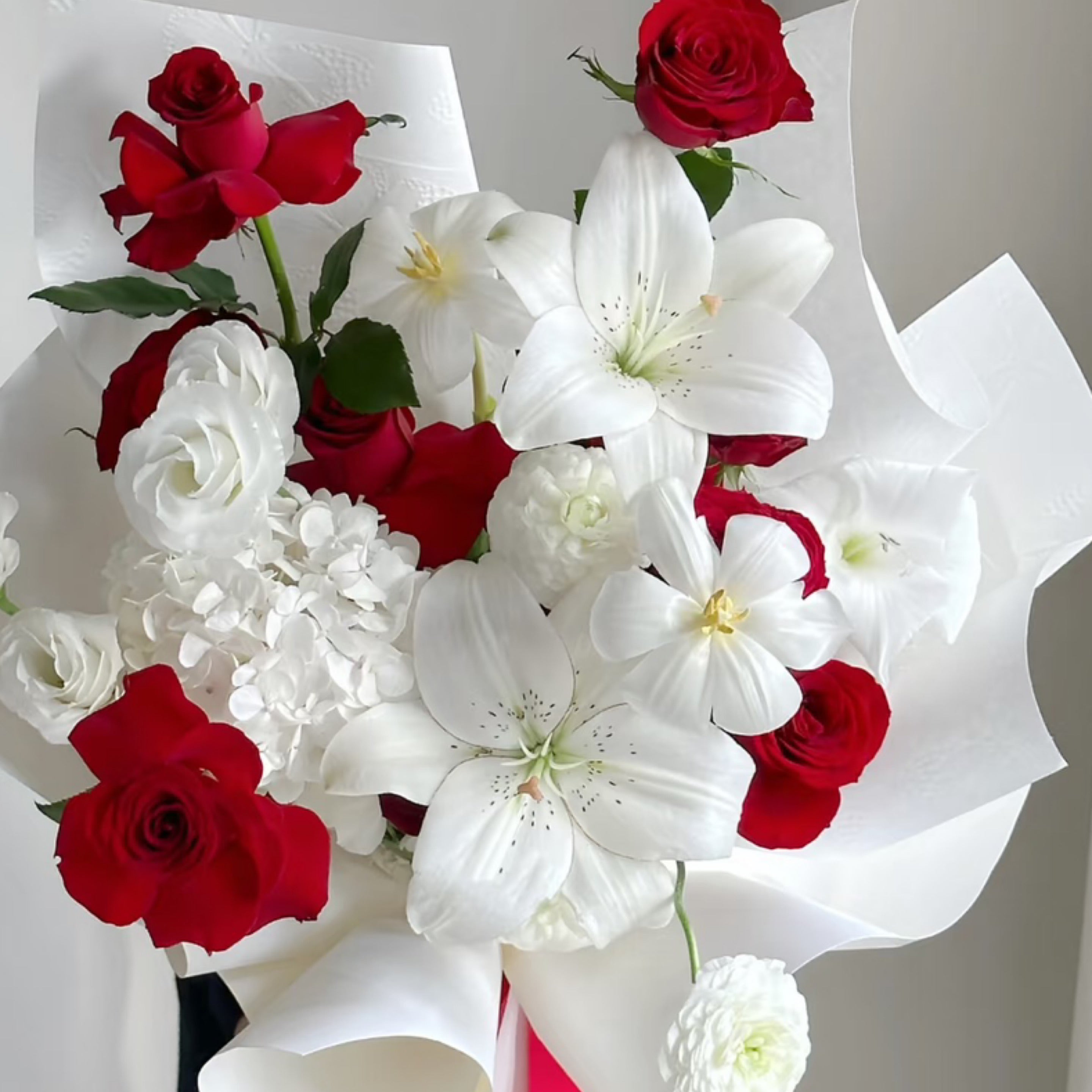 Premium Fresh Floral Arrangement | 237 W Cermak Rd. Chicago, IL 60616